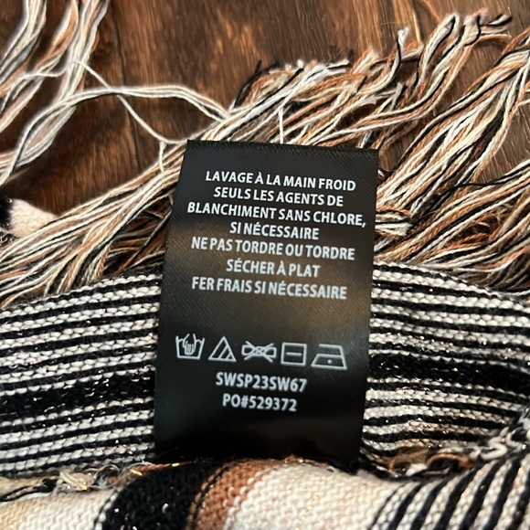 SHYANNE WOMEN'S ZIG ZAG FRINGE HALTER SWEATER TANK - Picture 9 of 9